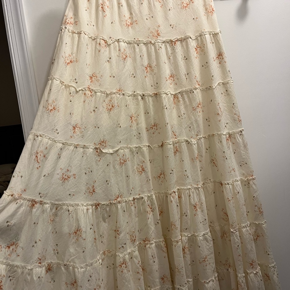 long skirt. Size M. 100% cotton. Worn once or twice in like new condition.